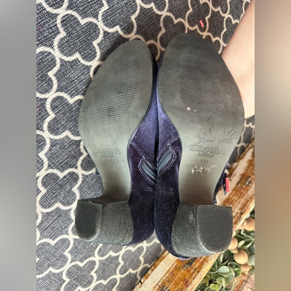 Crown Vintage Navy Side- Buckle Vegan Leather Ankle Boots with Buckles- size 7 - Picture 6 of 8